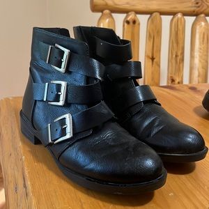 Time and tru ankle buckle boots